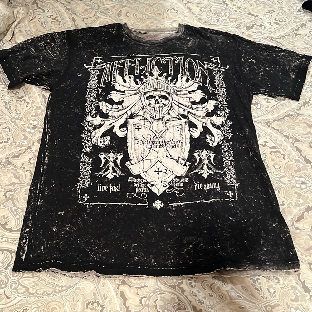 Men’s Affliction T-shirt size L, large
